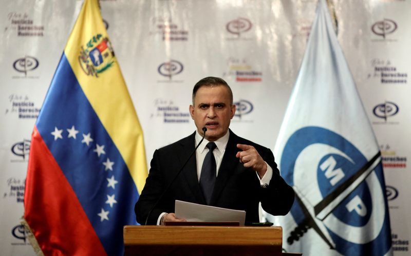 &copy; Reuters. FOTO DE ARCHIVO. El fiscal general de Venezuela, Tarek William Saab, ofrece una conferencia de prensa en Caracas. Mayo 8, 2020. REUTERS/Manaure Quintero