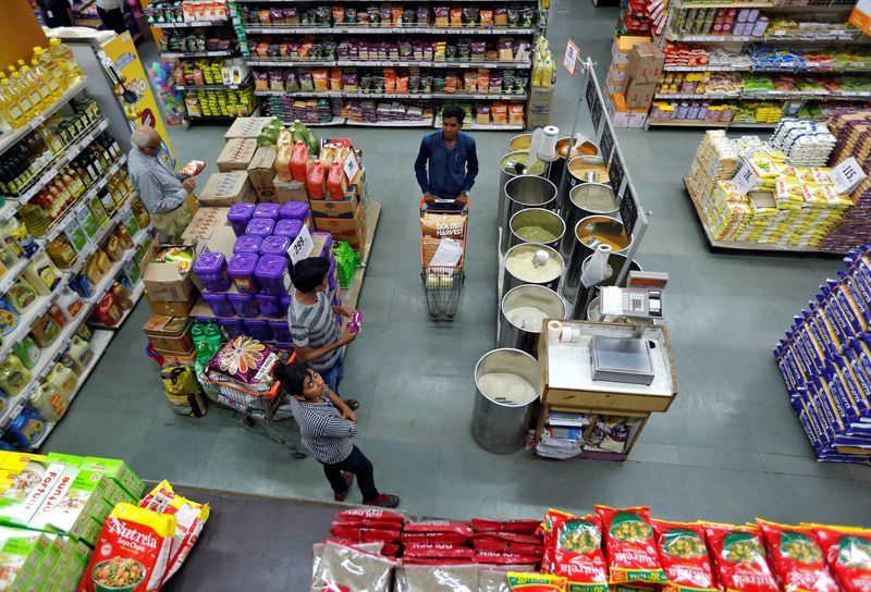 &copy; Reuters. Customers buy grocery at a food superstore in Ahmedabad, India October 13, 2016. REUTERS/Amit Dave/Files