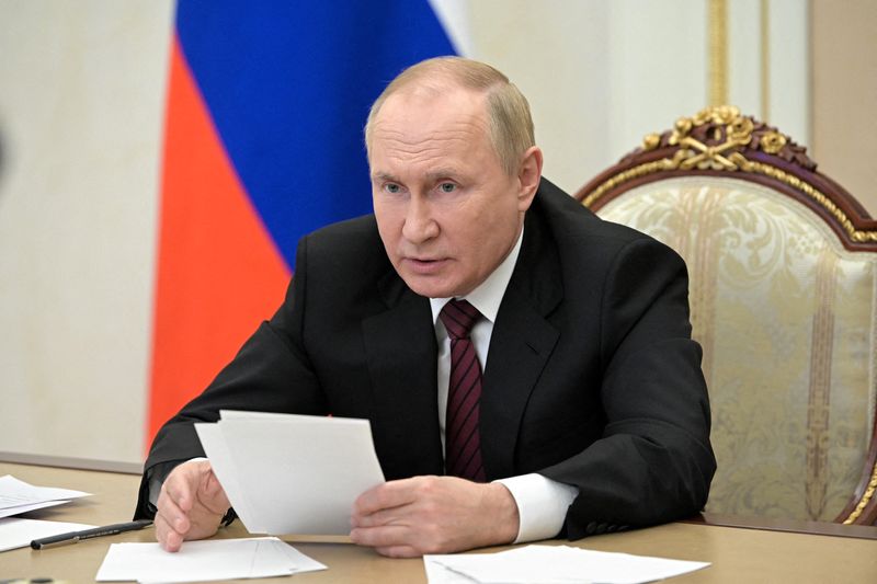 &copy; Reuters. FOTO DE ARCHIVO: El presidente ruso, Vladímir Putin, preside una reunión del consejo de coordinación para garantizar las necesidades de las Fuerzas Armadas de Rusia, a través de videoconferencia en Moscú, Rusia, el 25 de octubre de 2022. Sputnik/Alex