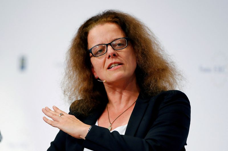 &copy; Reuters. FOTO DE ARCHIVO. Isabel Schnabel, miembro del consejo del Banco Central Europeo, habla en Fráncfort, Alemania. 22 de noviembre de 2019. REUTERS/Ralph Orlowski