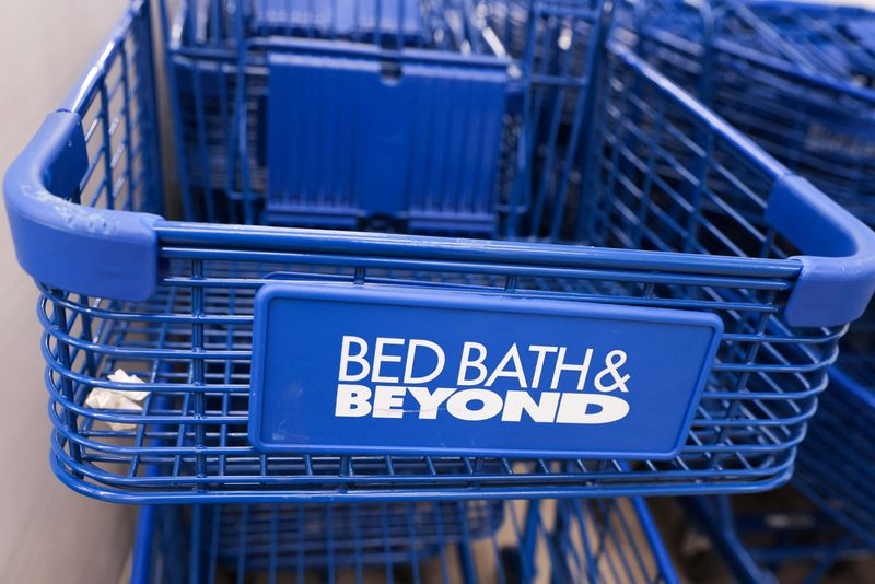 &copy; Reuters. A shopping cart is seen at a Bed Bath & Beyond store in Manhattan, New York City, U.S., June 29, 2022. REUTERS/Andrew Kelly