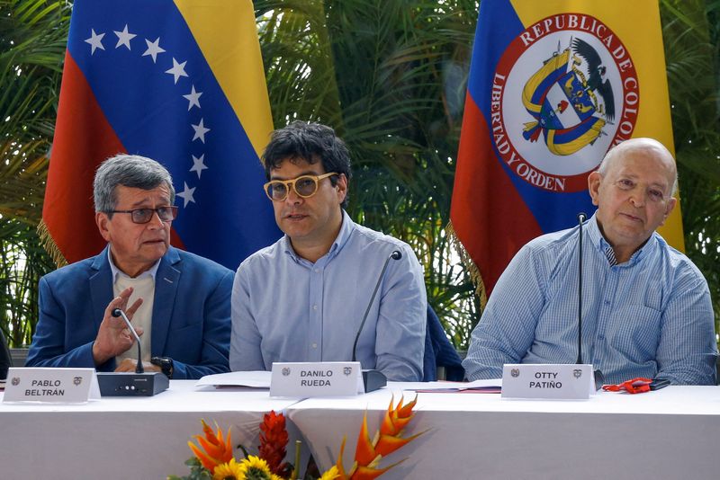 &copy; Reuters. FILE PHOTO: Danilo Rueda, Colombia's High Commissioner for Peace, Pablo Beltran, head of the leftist guerrilla group National Liberation Army (ELN), and Otty Patino, head of the negotiation team of the Colombian Government, attend a news conference after 