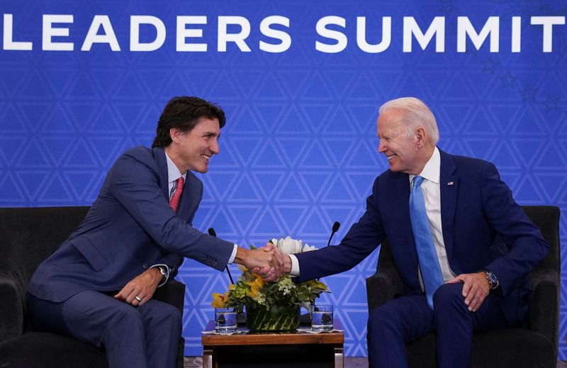 &copy; Reuters. U.S. President Joe Biden shakes hands with Canadian Prime Minister Justin Trudeau during a bilateral meeting at the North American Leaders' Summit in Mexico City, Mexico, January 10, 2023.  REUTERS/Kevin Lamarque