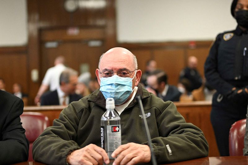 © Reuters. Allen Howard Weisselberg, the former Trump Organization CFO, appears for sentencing for tax fraud scheme in New York State Supreme Court in the Manhattan borough of New York City, U.S., January 10, 2023. Curtis Means/Pool via REUTERS