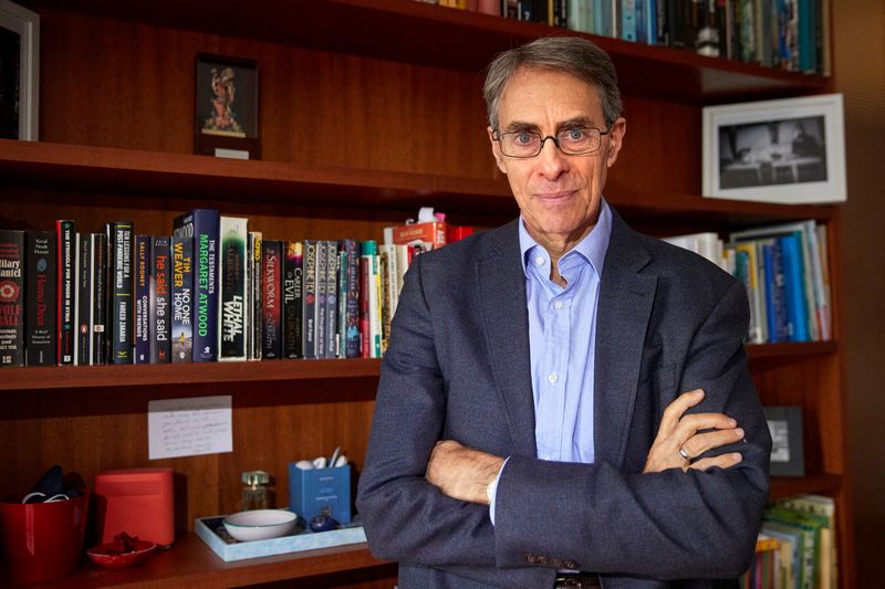 &copy; Reuters. FILE PHOTO: Kenneth Roth, executive director of Human Rights Watch, poses after an interview with Reuters in Geneva, Switzerland, January 12, 2021. Picture taken January 12, 2021. REUTERS/Denis Balibouse/File Photo