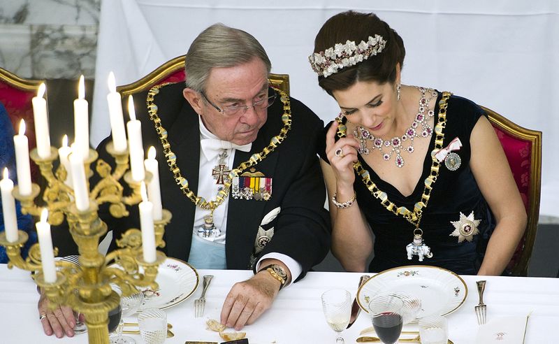 &copy; Reuters. Rei Constantino 2º e rainha Frederica em jantar de gala em Copenhague 
15/01/2012
Ritzau Scanpix 2023/Keld Navntoft via REUTERS