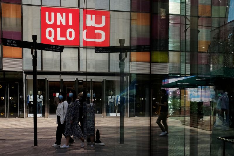 &copy; Reuters. FILE PHOTO: Fast Retailing's fashion chain Uniqlo, at a shopping complex in Beijing, China May 24, 2020. REUTERS/Florence Lo/File Photo