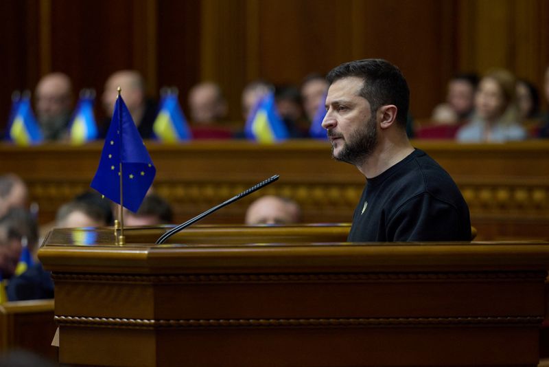 &copy; Reuters. FILE PHOTO: Ukraine's President Volodymyr Zelenskiy delivers his annual speech to lawmakers during a session of the Ukrainian Parliament, amid Russia's attack on Ukraine, in Kyiv, Ukraine December 28, 2022. Ukrainian Presidential Press Service/Handout via