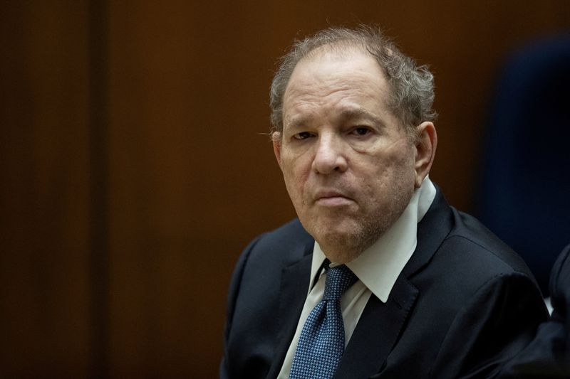 &copy; Reuters. FILE PHOTO: Former film producer Harvey Weinstein appears in court at the Clara Shortridge Foltz Criminal Justice Center in Los Angeles, California, USA, 04 October 2022. Etienne Laurent/Pool via REUTERS