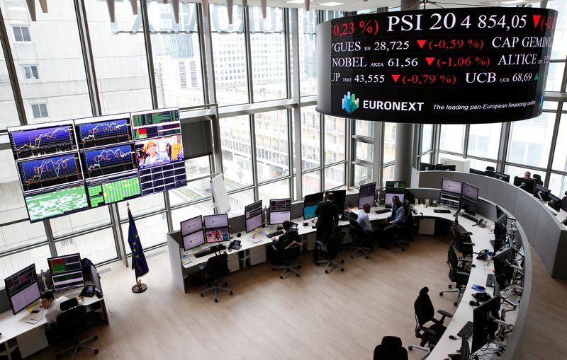 &copy; Reuters. Une salle de marché au siège de l'opérateur boursier Euronext à La Défense, près de Paris. /Photo d'archives/REUTERS/Gonzalo Fuentes