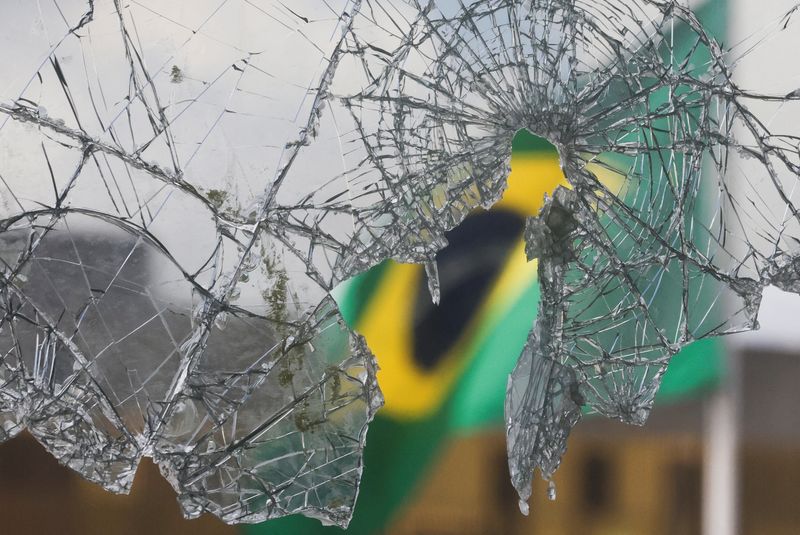 &copy; Reuters. FILE PHOTO: A Brazilian flag is seen through broken glass following the anti-democratic riots, at Planalto Palace, in Brasilia, Brazil, January 10, 2023. REUTERS/Ricardo Moraes/File Photo