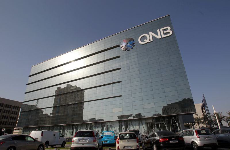 &copy; Reuters. صورة أرشيفية لمبنى بنك قطر الوطني في الدوحة