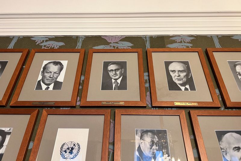 &copy; Reuters. FILE PHOTO: Portraits of Nobel Peace Prize laureates, including of Henry Kissinger, are seen in the meeting room where the Norwegian Nobel Committee holds its meetings at the Norwegian Nobel Institute in Oslo, Norway, January 3, 2023. REUTERS/Gwladys Fouc