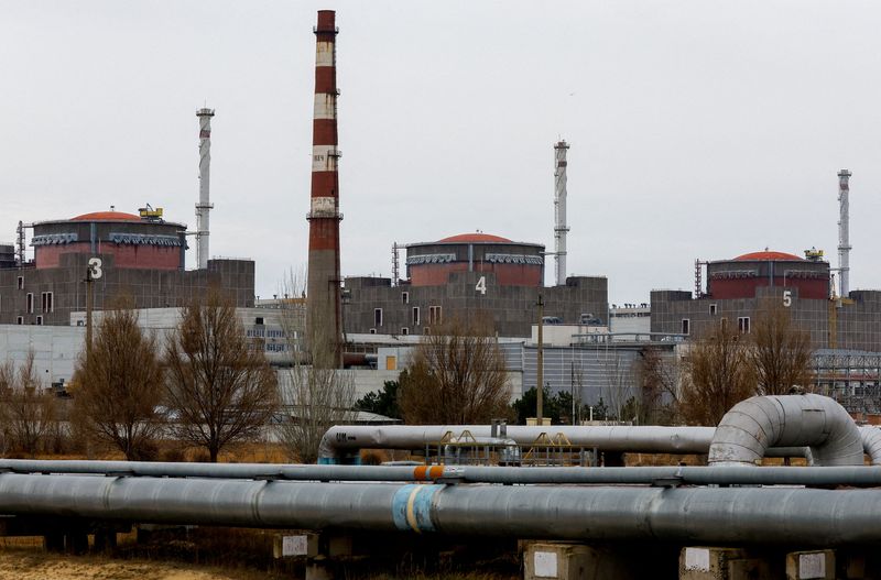 © Reuters. FILE PHOTO: A view shows the Zaporizhzhia Nuclear Power Plant in the course of Russia-Ukraine conflict outside the city of Enerhodar in the Zaporizhzhia region, Russian-controlled Ukraine, November 24, 2022. REUTERS/Alexander Ermochenko/File Photo