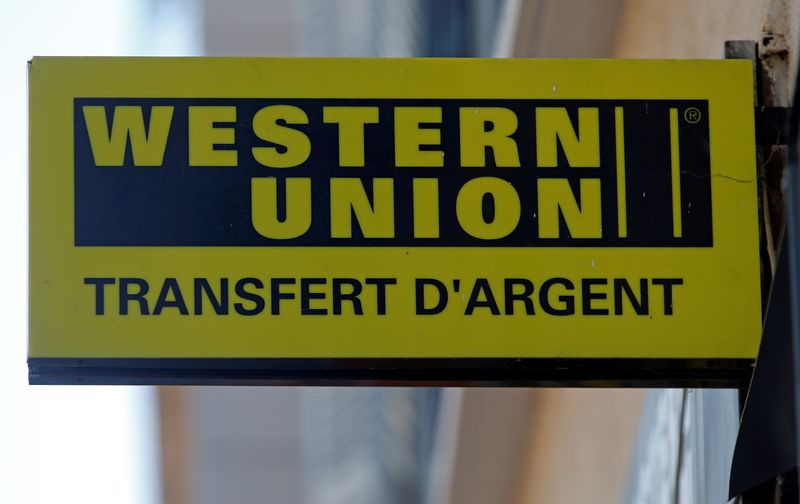 &copy; Reuters. FOTO DE ARCHIVO. Imagen referencial del logo de un local de envío de remesas de Western Union, en Marsella, Francia. 4 de septiembre de 2017. REUTERS/Jean-Paul Pelissier