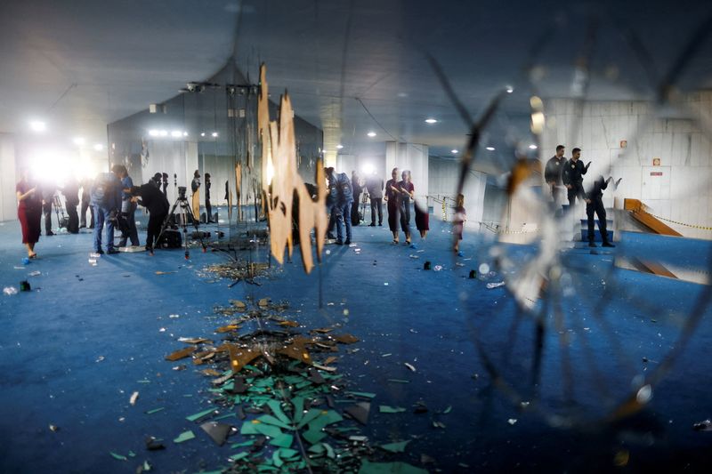 © Reuters. Destruição no interior do Congresso Nacional
09/01/2023
REUTERS/Adriano Machado 