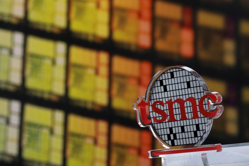 &copy; Reuters. FILE PHOTO: A logo of Taiwan Semiconductor Manufacturing Co (TSMC) is seen at its headquarters in Hsinchu, Taiwan August 31, 2018. Picture taken August 31, 2018. REUTERS/Tyrone Siu/File Photo
