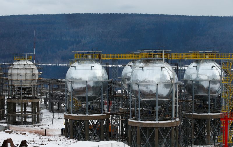 &copy; Reuters. FILE PHOTO: A general view shows tanks for liquefied petroleum gases (LPG) at a facility, owned by Irkutsk Oil Company (INK), in Irkutsk Region, Russia March 9, 2019. Picture taken March 9, 2019. REUTERS/Vasily Fedosenko