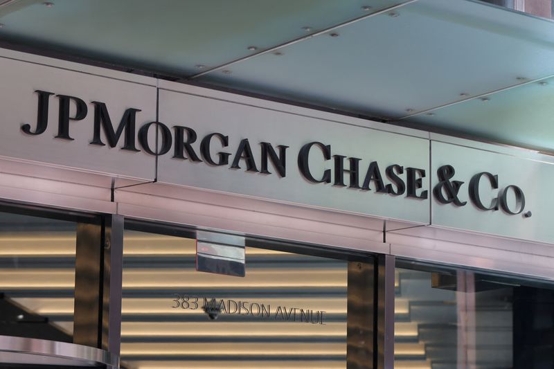 &copy; Reuters. Signage is seen at the JPMorgan Chase & Co. New York Head Quarters in Manhattan, New York City, U.S., June 30, 2022. REUTERS/Andrew Kelly