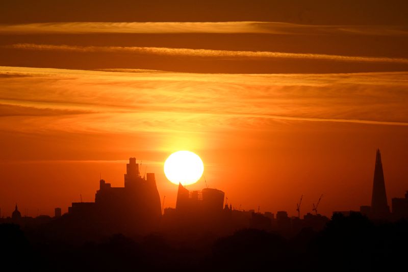 &copy; Reuters. FILE PHOTO: The sun rises behind the London skyline as a second heatwave is predicted for parts of the country, Richmond Park, London, Britain, August 8, 2022.  REUTERS/Toby Melville
