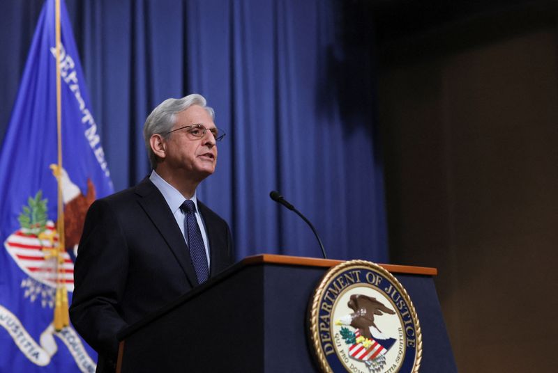 &copy; Reuters. وزير العدل الأمريكي ميريك جارلاند يتحدث في واشنطن يوم الخميس. تصوير: ليا ميليس - رويترز. 