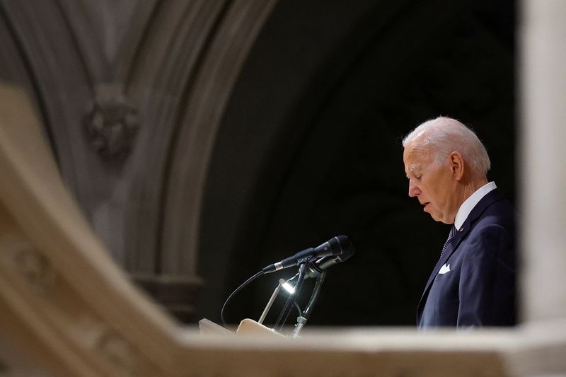 © Reuters. U.S. President Joe Biden speaks during a memorial service for former Defense Secretary Ash Carter at Washington National Cathedral in Washington, U.S. January 12, 2023. REUTERS/Jonathan Ernst