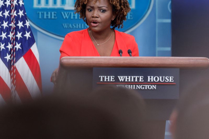 &copy; Reuters. المتحدثة باسم البيت الأبيض كارين جان-بيير تتحدث في واشنطن يوم الاربعاء. تصوير: جوناثان إرنست - رويترز. 