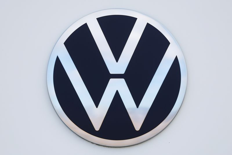&copy; Reuters. FILE PHOTO: A Volkswagen logo is seen at a dealership in Kaluga, Russia March 30, 2022. Picture taken March 30, 2022. REUTERS/Evgenia Novozhenina