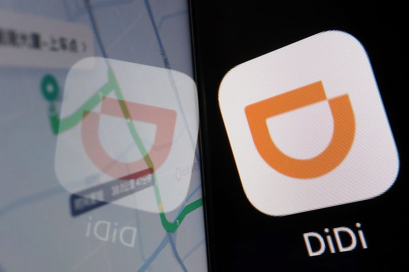 © Reuters. The app logo of Chinese ride-hailing giant Didi is seen reflected on its navigation map displayed on a mobile phone in this illustration picture taken July 1, 2021. REUTERS/Florence Lo/Illustration