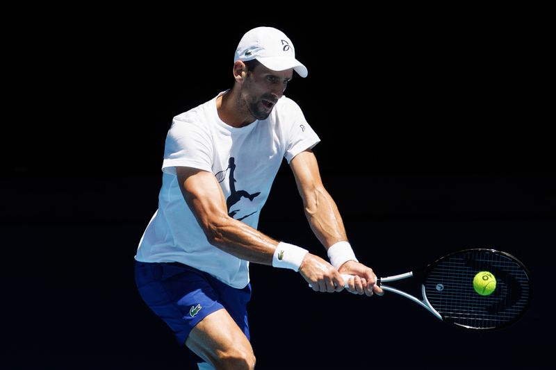 Djokovic busca recuperar la normalidad en el Abierto de Australia para igualar a Nadal