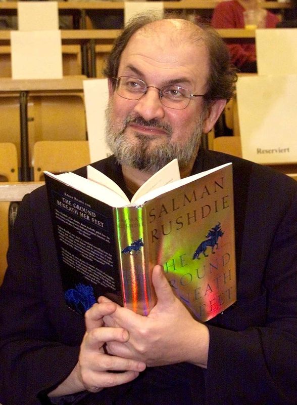 &copy; Reuters. الكاتب البريطاني من أصل إيراني سلمان رشدي في صورة من أرشيف رويترز.