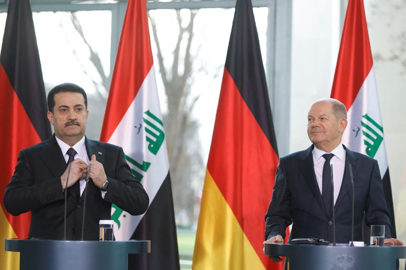 © Reuters. German Chancellor Olaf Scholz and Iraqi Prime Minister Mohammed Shia al-Sudani hold a news conference at the Federal Chancellery in Berlin, Germany January 13, 2023. REUTERS/Michele Tantussi