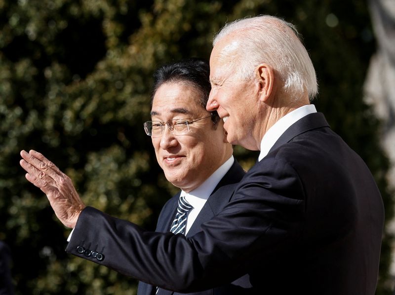 &copy; Reuters. U.S. President Joe Biden waves as he welcomes Japan's Prime Minister Fumio Kishida at the White House in Washington, U.S., January 13, 2023. REUTERS/Jonathan Ernst