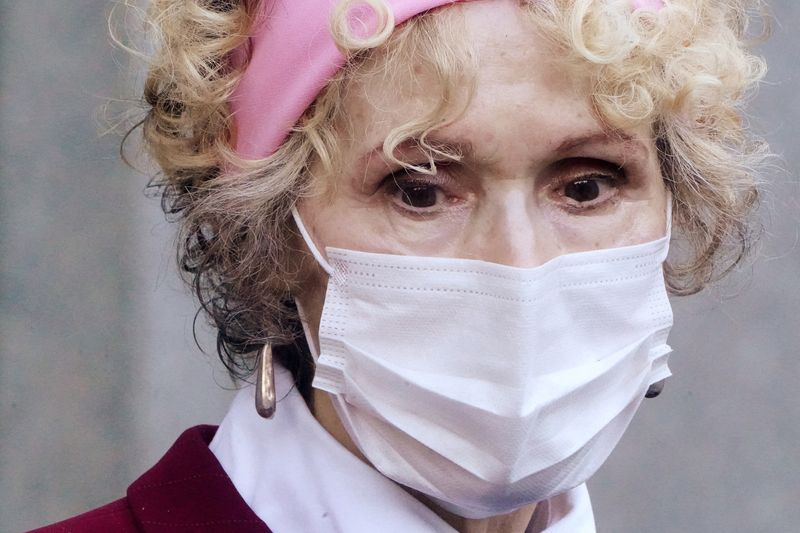 &copy; Reuters. FILE PHOTO: U.S. President Donald Trump rape accuser E. Jean Carroll departs from her hearing at federal court during the coronavirus disease (COVID-19) pandemic in the Manhattan borough of New York City, New York, U.S., October 21, 2020. REUTERS/Carlo Al