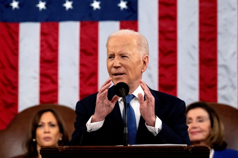 © Reuters. Photo d'archives du président américain Joe Biden lors du discours sur l'état de l'Union à Washington. /Photo prise le 1 mars 2022 à Washington, États-Unis/REUTERS/Saul Loeb