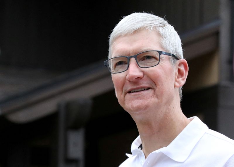 © Reuters. Tim Cook, CEO da Apple, participa da conferência de mídia anual da Allen and Co. Sun Valley em Sun Valley, Idaho, EUA
10/07/2019
REUTERS/Brendan McDermid