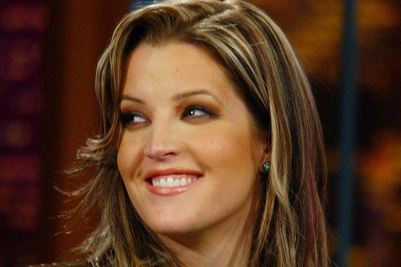 &copy; Reuters. FILE PHOTO: Singer Lisa Marie Presley appears as a guest on "The Tonight Show with Jay Leno" at the NBC studios in Burbank, California, U.S. May 1, 2003.  REUTERS/Fred Prouser