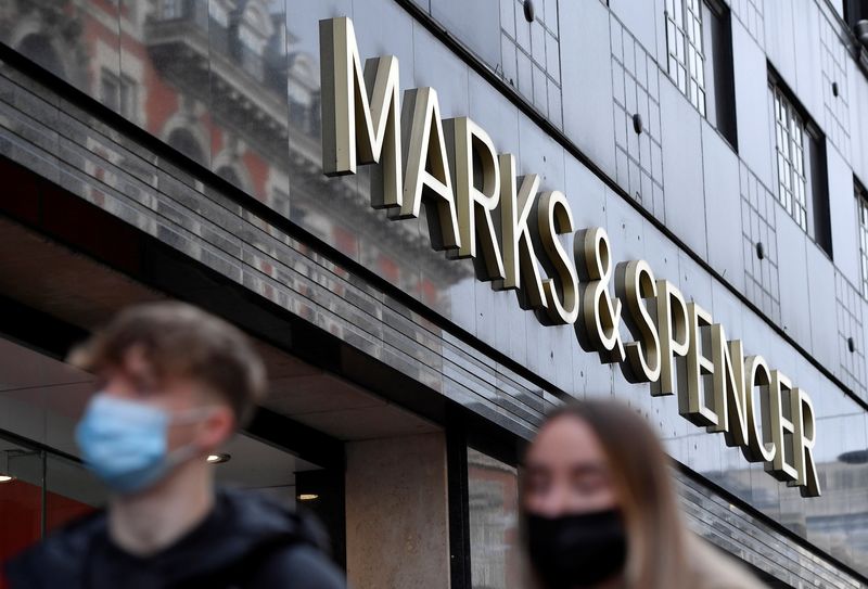 &copy; Reuters.  １月１６日、英小売り大手マークス・アンド・スペンサー（Ｍ＆Ｓ）は、２０２３／２４年度に大型店２０店舗を新規出店する計画を明らかにした。ロンドンの同社店舗で２０２１年１２