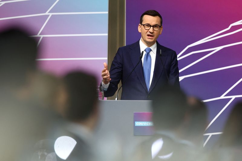 &copy; Reuters. Le Premier ministre polonais Mateusz Morawiecki prononce un discours lors d'une matinée festive d'honneur pour Wolfgang Schaeuble, qui a servi 50 ans en tant que membre de la chambre basse du parlement allemand, au Bundestag, à Berlin. /Photo prise le 1