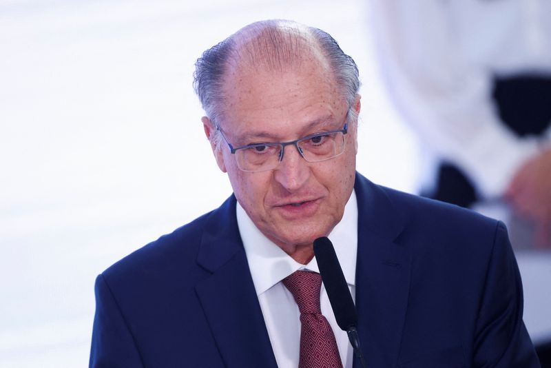 &copy; Reuters. Vice-presidente e ministro da Indústria e Comércio, Geraldo Alckmin, discursa em cerimônia de sua posse como ministro, em Brasília
04/01/2023
REUTERS/Adriano Machado