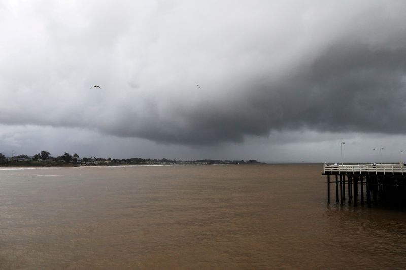 &copy; Reuters. FILE PHOTO: Storm clouds roll over Santa Cruz, California, U.S., January 15, 2023.  REUTERS/David Swanson/File Photo