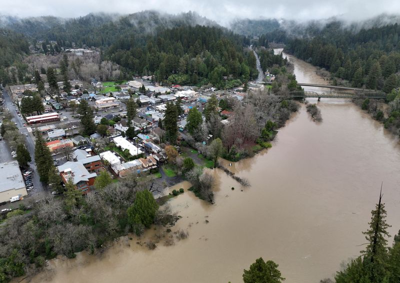 &copy; Reuters. FILE PHOTO: The Russian River, swollen with floodwater following a chain of winter storms, flows past the town of Guerneville, California, U.S. January 15, 2023. REUTERS/Fred Greaves/File Photo