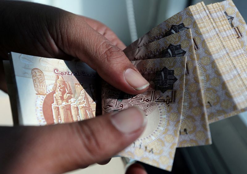 سرمایه گذاران خارجی از روز چهارشنبه 925 میلیون دلار به مصر ریخته اند