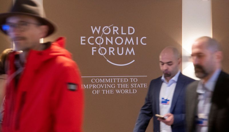 &copy; Reuters. People walk past the logo of the World Economic Forum (WEF) 2023 at Davos Congress Centre in the Alpine resort of Davos, Switzerland, January 15, 2023. REUTERS/Arnd Wiegmann