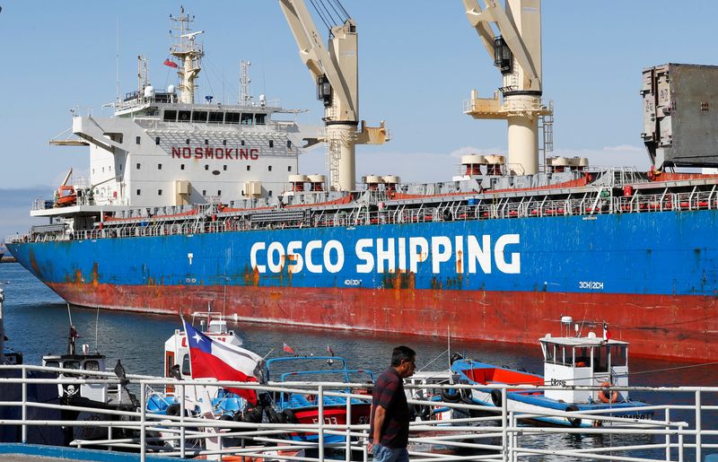 &copy; Reuters. A mans walks near a China Ocean Shipping Company (COSCO) container ship at the Valparaiso port, Chile November 24, 2022. REUTERS/Rodrigo Garrido