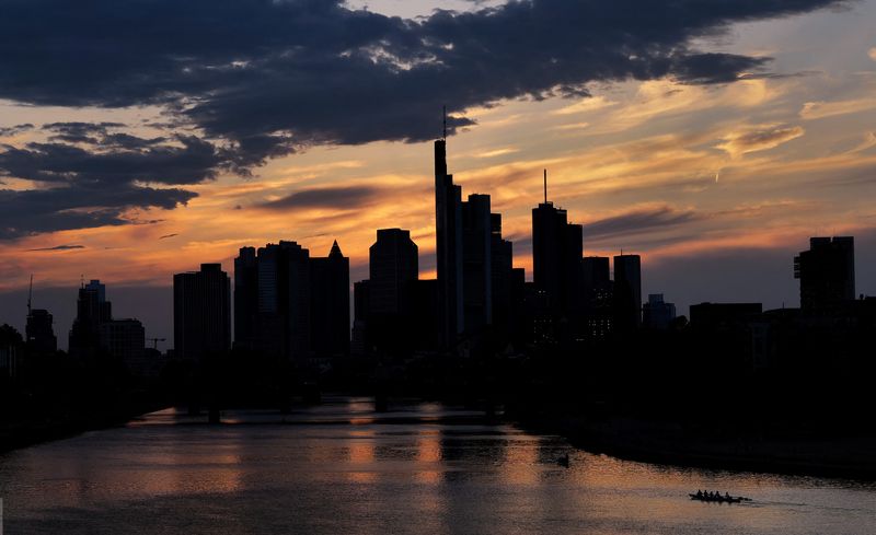 &copy; Reuters. The sun sets behind the skyline of Frankfurt, Germany, August 30, 2022.  REUTERS/Kai Pfaffenbach