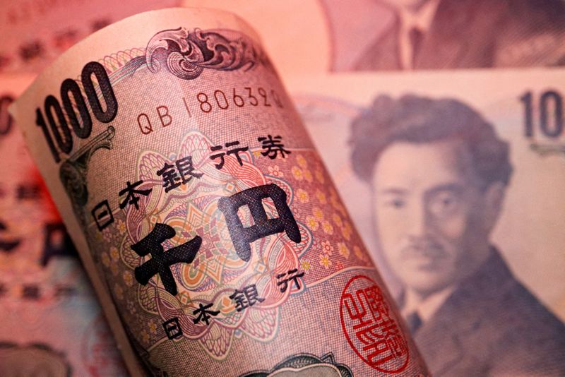 &copy; Reuters. Banconote da 1000 yen giapponesi. REUTERS/Florence Lo