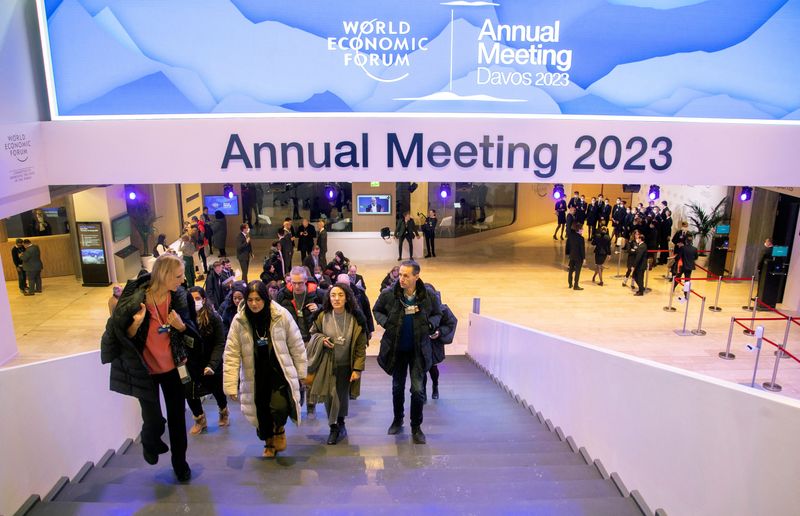 &copy; Reuters. Participants of the World Economic Forum (WEF) 2023 are seen in a hall at Davos Congress Centre, in the Alpine resort of Davos, Switzerland, January 16, 2023. REUTERS/Arnd Wiegmann