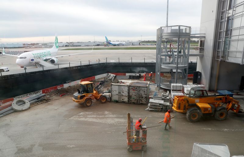 &copy; Reuters. Photo d'archives d'avions stationnés à l'aéroport d'Orly près de Paris, France. /Photo prise le 10 avril 2018. REUTERS/Gonzalo Fuentes