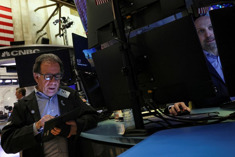 &copy; Reuters. Operadores en el parqué de la Bolsa de Nueva York (NYSE) en Nueva York